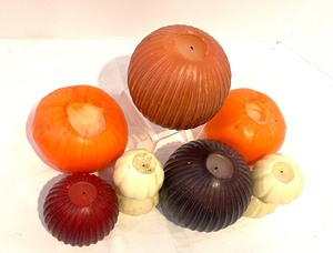 lot 409 image: Vintage Fall Pumpkin Candles