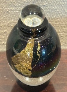 lot 170 image: Gorgeous Art Glass Decor