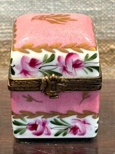 lot 183 image: Vintage Double Bottle Perfume Box