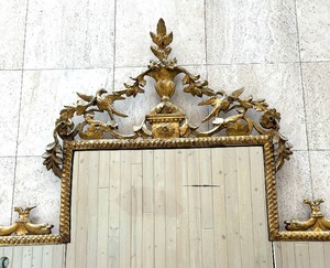lot 189 image: Antique Neoclassical Decorative Over-Mantle, Carved Gilt-Wood Mirror