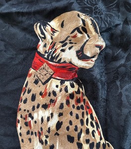 lot 312 image: Elegant Ellen Tracy Scarf