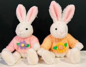 lot 419 image: Adorable Array of Bunny Home Decor