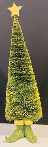 lot 422 image: More Christmas Decor