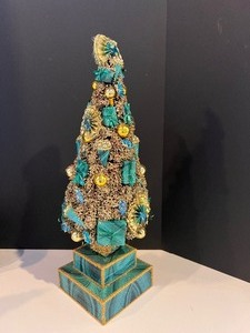 lot 424 image: Green and Gold Music Box Tree