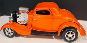 lot 426 image: Grouping of Metal Cars