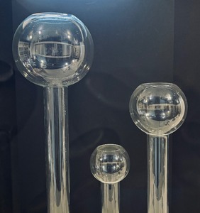 lot 317 image: Set of Three Decorative Tall Clear Glass Vases
