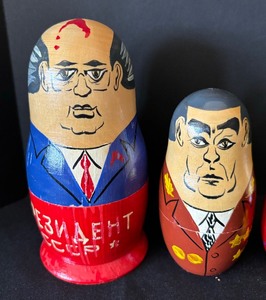 lot 337 image: Vintage Russian Nesting Dolls