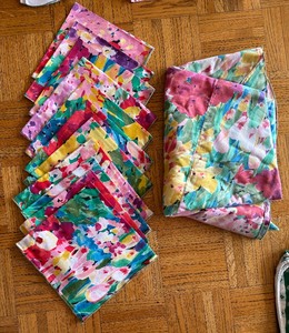 lot 352 image: Variety of Vintage Cloth Napkins