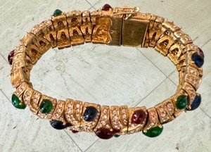 lot 37 image: Beatiful Vintage CINER Gold Tone Multi Colored Cabochon Bracelet
