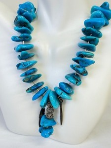 lot 302A image: Beautiful Turquoise Beaded Necklace