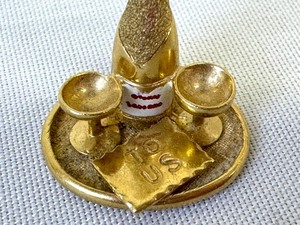 lot 304A image: Vintage 14k Champagne Charm