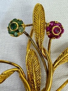 lot 11A image: Beautiful 18K and Gemstone Gold Brooch