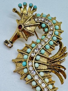 lot 311A image: Seahorse Brooch  Seahorse Pin