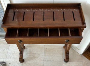 lot 22 image: Antique English Mahogany William IV Design Table