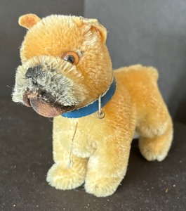 lot 387 image: Vintage Steiff Boxer Dog, Vintage Steiff Mohair Squirrel and More