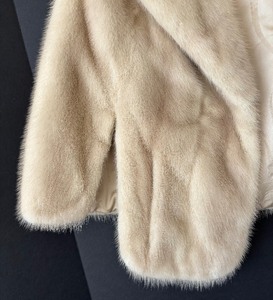 lot 462 image: Vintage Fur Shrug