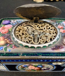 lot 438A image: Antique German Enamel Singing Bird Box