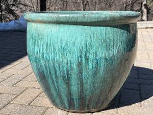 lot 508 image: Large Decorative Aqua Drip Glaze Pattern Ceramic Planter