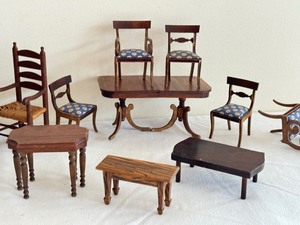 lot 342D image: Variety of Miniature Dollhouse Furniture