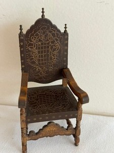 lot 342E image: Vintage Wooden Miniature Dollhouse Throne Chair
