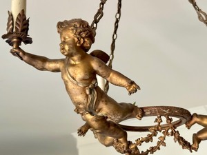 lot 8B image: Antique Gilded Cherub Figurine Chandelier