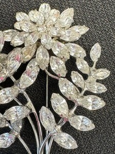 lot 33 image: Vintage Rhinestone Floral Brooch