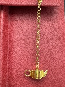 lot 48 image: Pair of 18k Gold Dangling Teapot Charm Earrings
