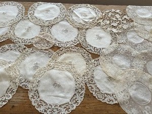 lot 487 image: Variety of Vintage Doilies