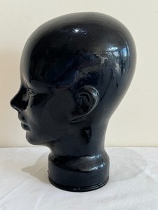 lot 488 image: Vintage Art Glass Mannequin Head