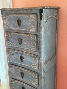 lot 226 image: Antique French Provincial Style Lingerie Chest of Drawers