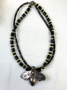lot 498 image: Beaded Necklace with Silver Tone Artisan Fly Pendant