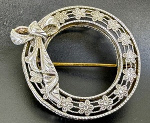 lot 53A image: Petite Vintage 14K Circular Brooch
