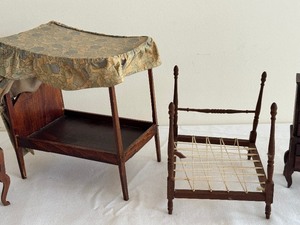 lot 342B image: Variety of Vintage Doll House Bedroom Furniture