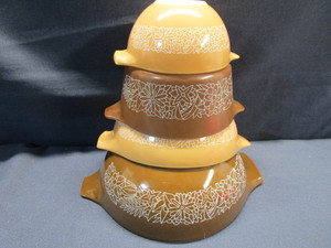 Pyrex Nesting Bowls