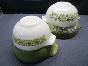 Pyrex Nesting Bowls