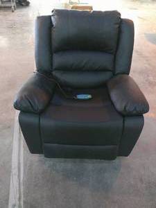lot 20 image: Catnapper Heating Massage Black Leather Recliner