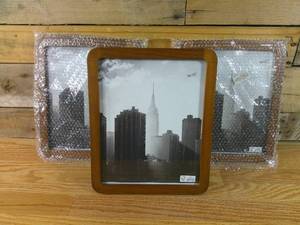 lot 84 image: Set of 3 Rounded Corner 8 x 10 Wooden Picture Frame