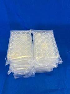 lot 71 image: 16 - Plastic Well Plates 24 Wells