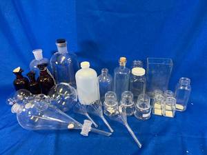 lot 78 image: Assorted Used Glassware Box. Boiling Flasks, Funnels, Bottles, Jars, Sepratory Funnel, Balsam Jars