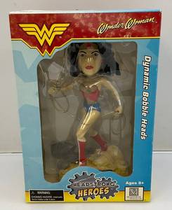 lot 14 image: WONDER WOMAN Dynamic Bobble Heads Headstrong Heroes Golden Lasso WB DC Comics (NOB)