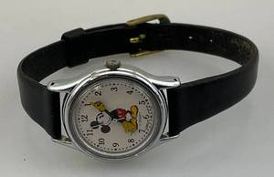 lot 72 image: Vintage Mickey Mouse (Yellow Hands And Shoes) Watch