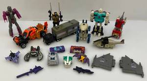 lot 79 image: Vintage Minature Transformers & More
