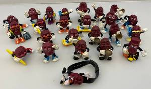 lot 82 image: 1980s California Raisins