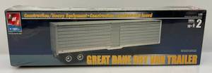 lot 173 image: Vintage 2003 AMT Ertl Great Dane Dry Van Trailer 125 Scale (NIB) Factory Sealed