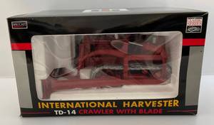 lot 179 image: Vintage 2002 Spec Cast International Harvester 1942 TD-14  Crawler With Blade (Dozer) Die-Cast (NIB)