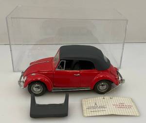 lot 212 image: Franklin Mint  Die-Cast 1967 Volkswagen Cabriolet In Plastic Display Case (Pre-Owned)