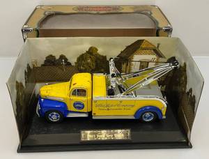 lot 219 image: Golden Wheel Brand 125 Scale Die-Cast (Genuine Ford Parts) 1951 Ford Tow Truck Hall Of Fame Collection (NIB)