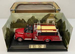 lot 220 image: Golden Wheel Brand 125 Scale Die-Cast (Chicago Fire Dept.) 1951 Ford Fire Engine Hall Of Fame Collection (NIB)