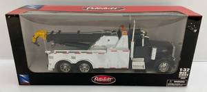 lot 225 image: Newray Brand 132  Scale Die-Cast  Peterbilt Model 379  (NIB)