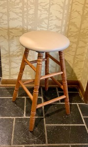 lot 100 image: Petite Vintage Bar Stool